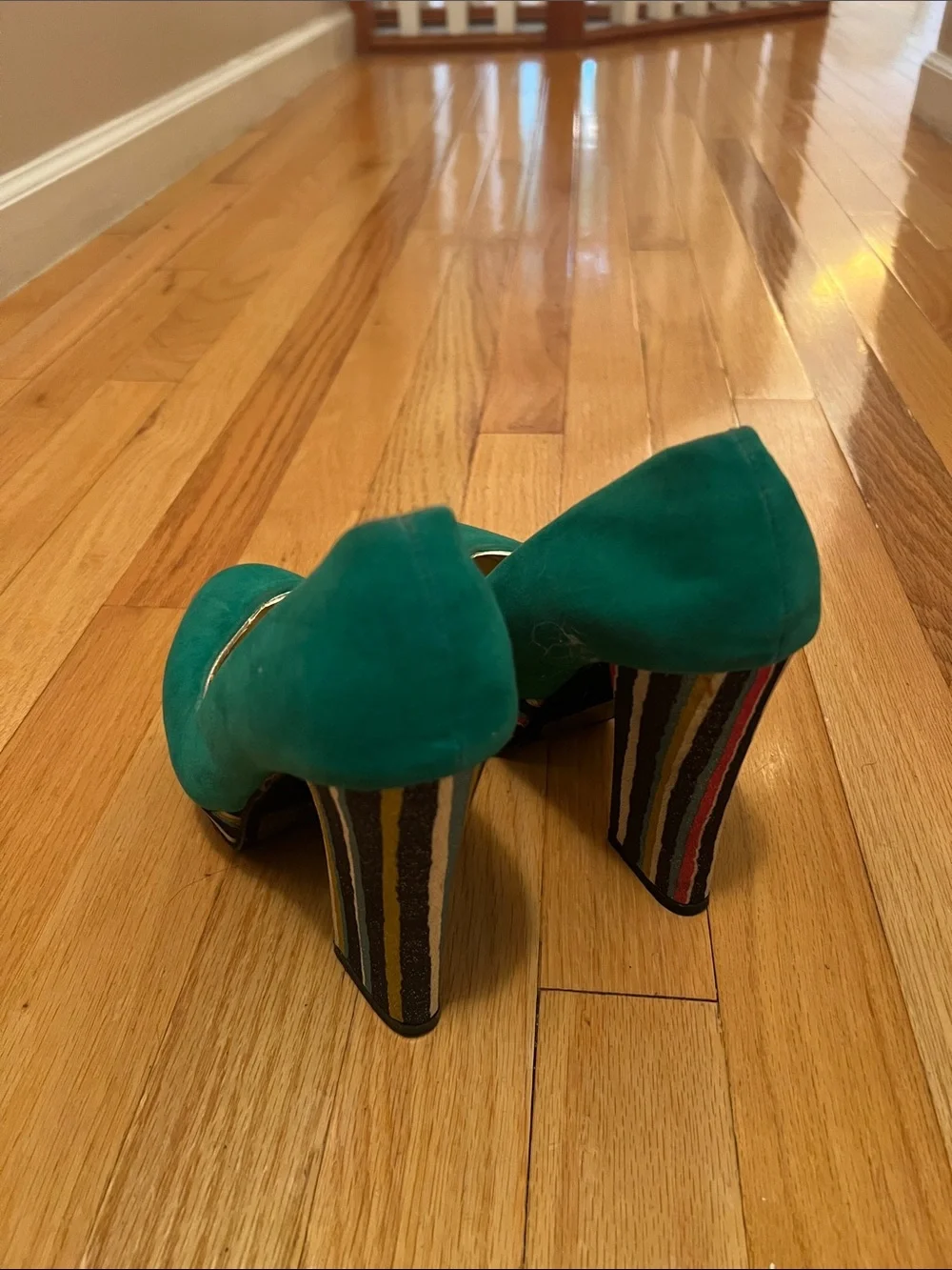 Stunning emerald green faux suede platform pumps by Cherish Size 8